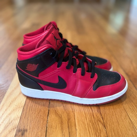 Nike Jordan’s black and red - Picture 4 of 4